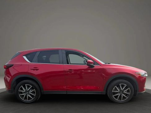 Used 2018 MAZDA CX-5 Touring w/ Preferred Equipment Package FWD image 4
