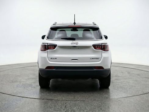 Used 2025 Jeep Compass Latitude AWD/4WD image 7