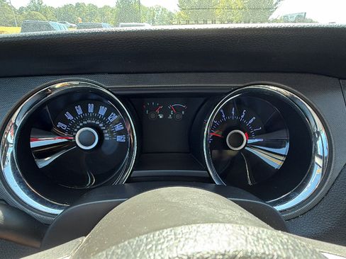 Used 2013 Ford Mustang Coupe RWD image 26