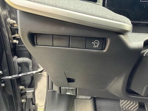 Used 2025 Nissan Kicks SV FWD image 27