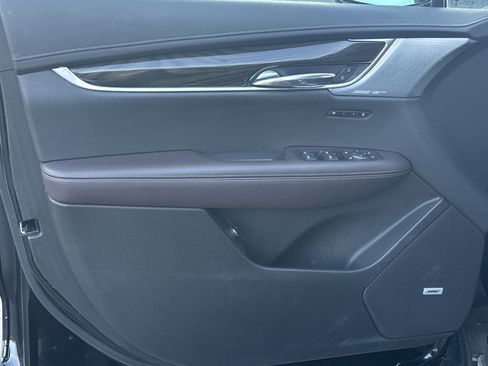 Used 2023 Cadillac XT6 Premium Luxury image 11