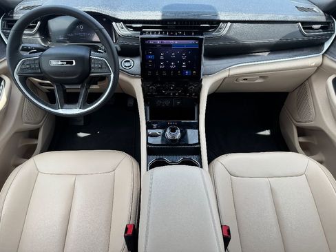 Used 2024 Jeep Grand Cherokee L Limited image 10