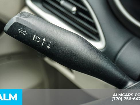 Used 2023 Chrysler Pacifica Touring-L FWD image 33