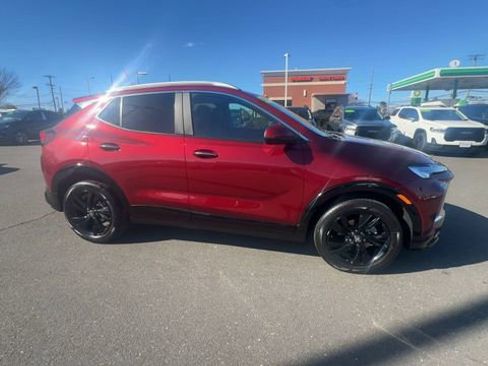 Used 2024 Buick Encore GX Sport Touring image 9