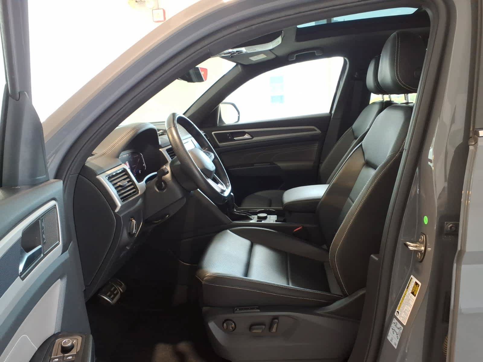 Used 2021 Volkswagen Atlas Cross Sport SEL R-Line AWD/4WD image 16