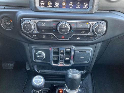 Used 2023 Jeep Gladiator Overland AWD/4WD image 18