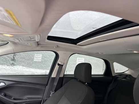 Used 2016 Ford Focus SE w/ SE Sport Package image 20