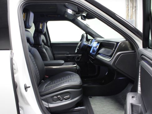 Used 2022 Rivian R1T Adventure image 16