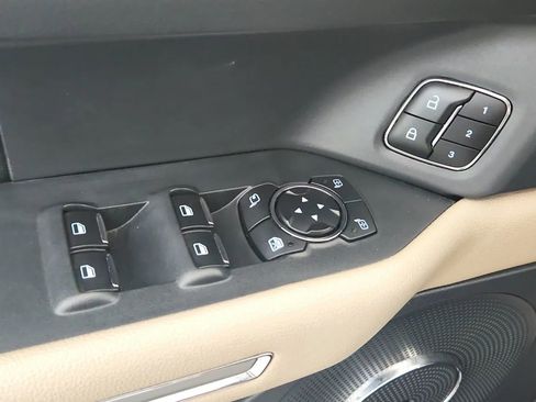 Used 2024 Ford Expedition Limited image 32