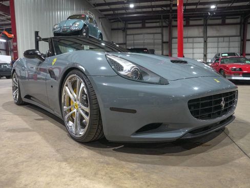 Used 2010 Ferrari California image 12