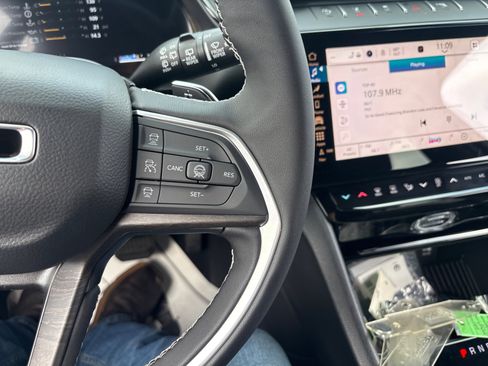 New 2026 Jeep Grand Cherokee Altitude image 23