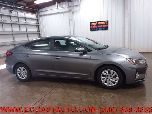 Used 2019 Hyundai Elantra SE image 2