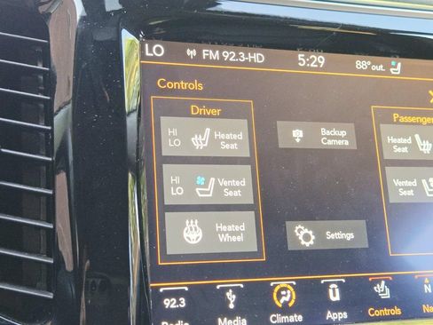 Used 2019 Jeep Cherokee Limited w/ Luxury Group AWD/4WD image 28