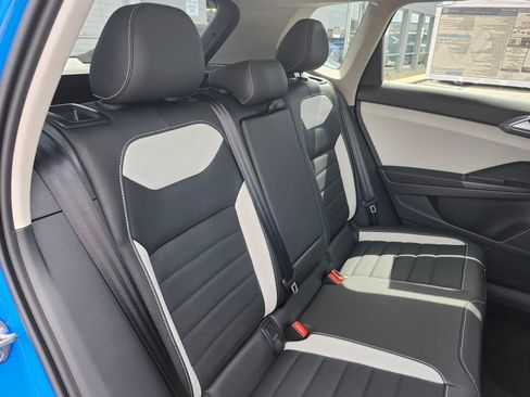 New 2025 Volkswagen Taos SEL image 16