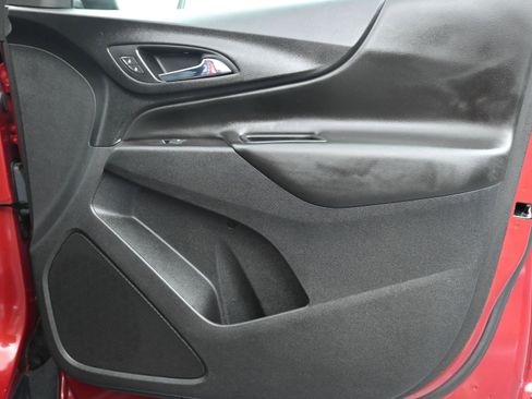 Used 2018 Chevrolet Equinox LT image 12