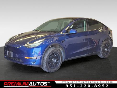 Used 2022 Tesla Model Y Long Range AWD/4WD image 1