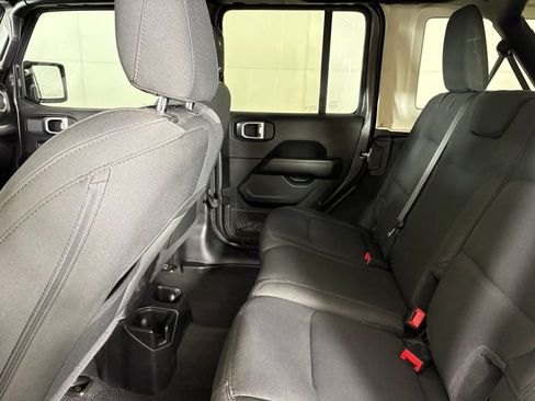 Used 2020 Jeep Wrangler Unlimited Sahara AWD/4WD image 38