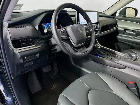 Certified 2025 Toyota Grand Highlander FWD image 10
