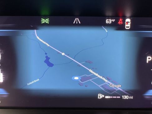 Used 2025 Volvo XC40 B5 Core image 16