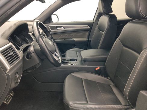 Used 2021 Volkswagen Atlas Cross Sport SE w/ Panoramic Sunroof Package FWD image 17