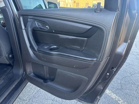 Used 2014 Chevrolet Traverse LT image 41