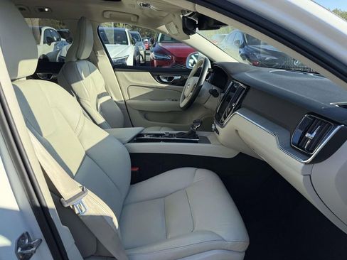 Used 2021 Volvo V60 T5 Cross Country image 14