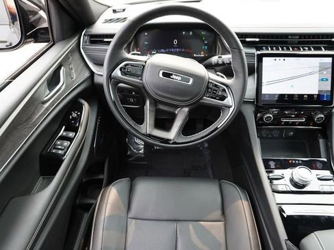 Used 2024 Jeep Grand Cherokee Overland w/ Advanced Protech Group III image 20