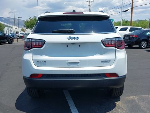 Used 2024 Jeep Compass Latitude AWD/4WD image 3