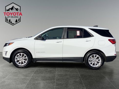 Used 2020 Chevrolet Equinox LS w/ LS Convenience Package image 2