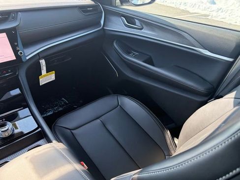 New 2026 Jeep Grand Cherokee Limited image 37