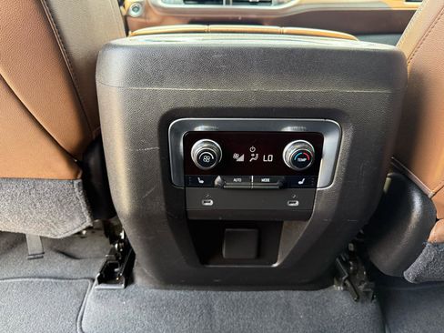 Used 2021 Chevrolet Suburban High Country w/ Premium Package AWD/4WD image 17