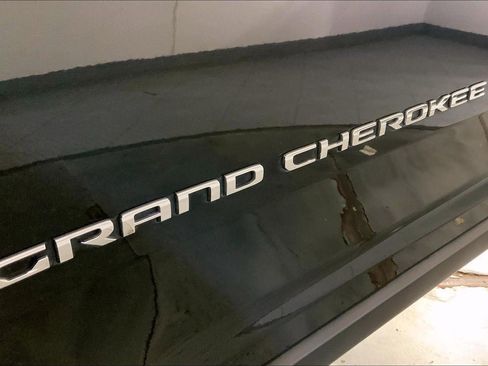 Used 2023 Jeep Grand Cherokee Laredo w/ Luxury Tech Group I image 8