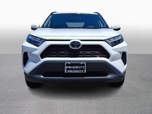 Used 2024 Toyota RAV4 XLE AWD/4WD image 2
