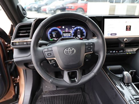 Used 2025 Toyota Crown Platinum image 38