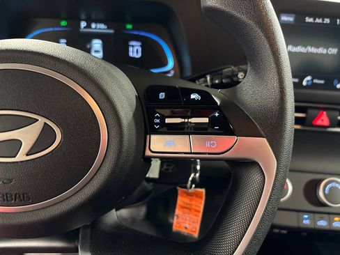 Certified 2025 Hyundai Elantra SE FWD image 15