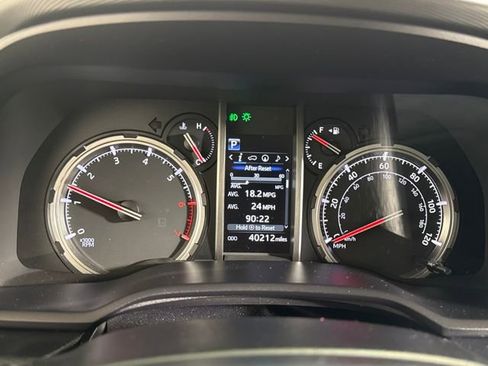 Used 2022 Toyota 4Runner TRD Off-Road Premium AWD/4WD image 29