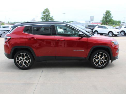 Certified 2025 Jeep Compass Limited AWD/4WD image 6