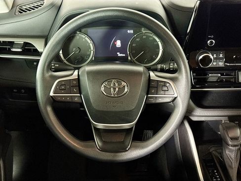 Used 2023 Toyota Highlander L image 13
