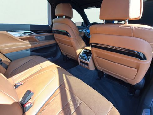 Used 2022 BMW 740i w/ M Sport Package RWD image 25