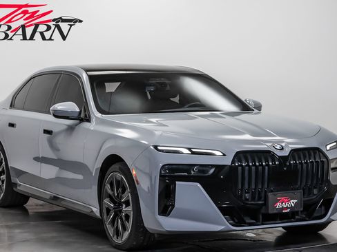 Used 2023 BMW 760i xDrive image 7