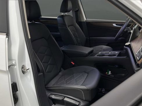 Used 2024 Volkswagen Atlas SE FWD image 24