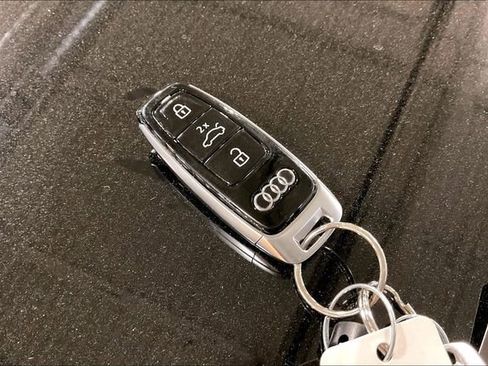Used 2023 Audi e-tron Premium w/ Convenience Plus Package AWD/4WD image 11
