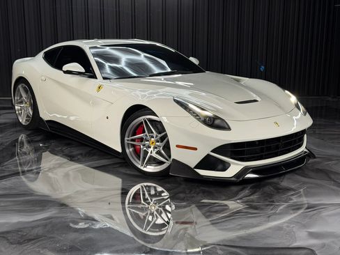 Used 2015 Ferrari F12 Berlinetta RWD image 18