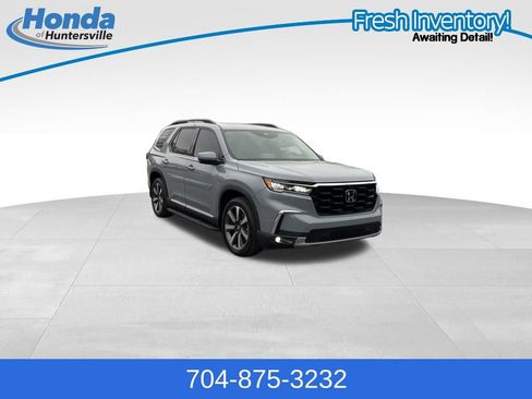 Used 2025 Honda Pilot Elite image 37