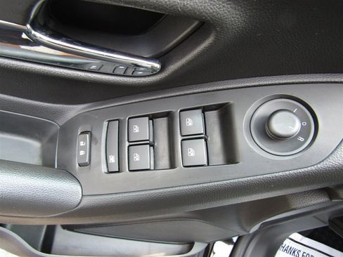 Used 2019 Chevrolet Trax LT w/ LT Convenience Package FWD image 23
