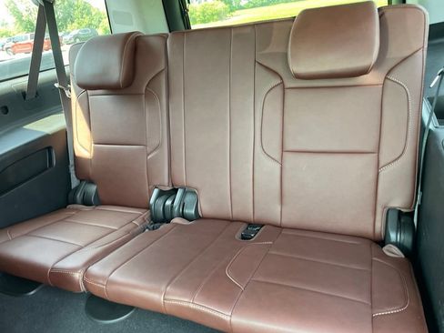 Used 2019 Chevrolet Suburban Premier w/ Premier Plus Edition AWD/4WD image 8