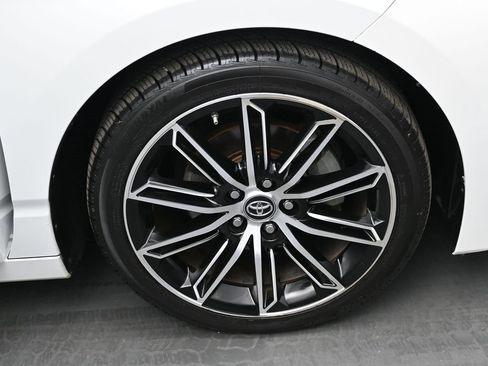 Used 2019 Toyota Avalon XSE image 36