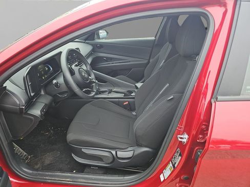 Certified 2025 Hyundai Elantra Sport image 9