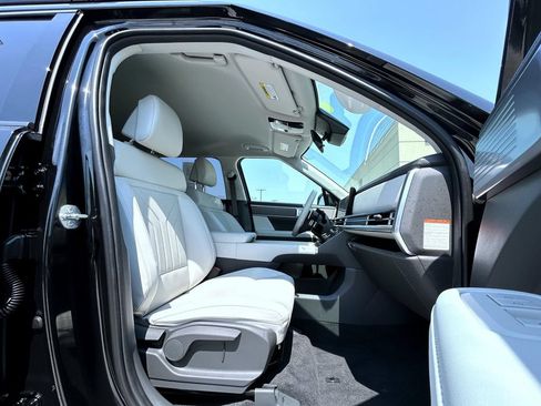 Used 2026 Hyundai Santa Fe SEL AWD/4WD image 16