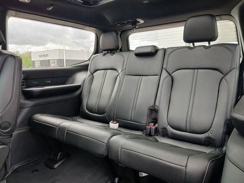 New 2026 Jeep Grand Wagoneer Limited AWD/4WD image 13